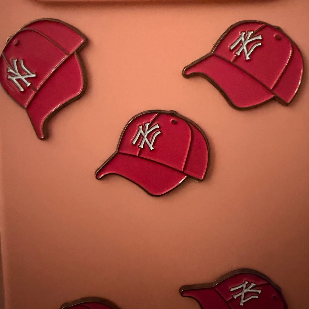 Pink Ny cap sticker - ملصق على شكل قبعة NY الوردية