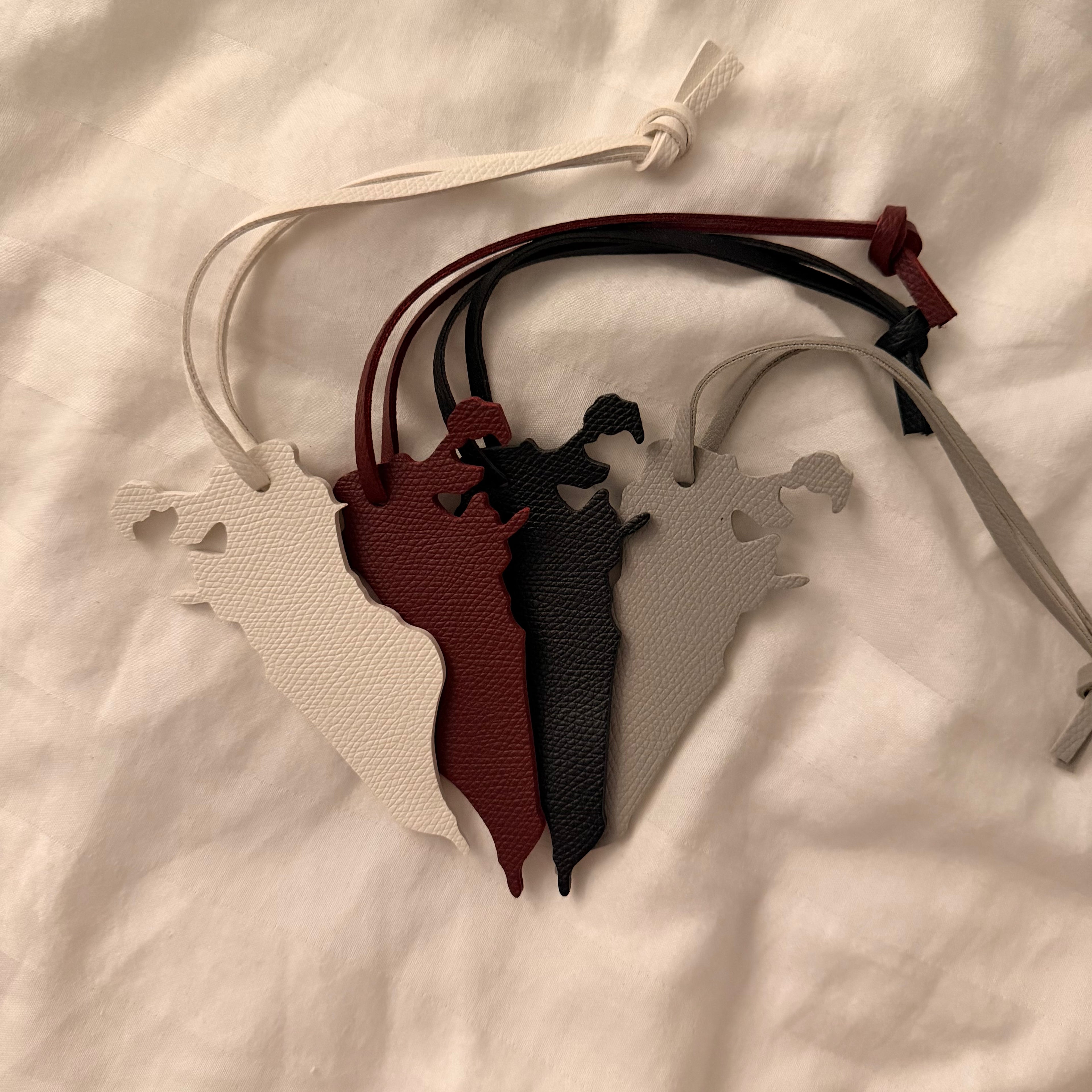 Bahrain map keychain 🇧🇭